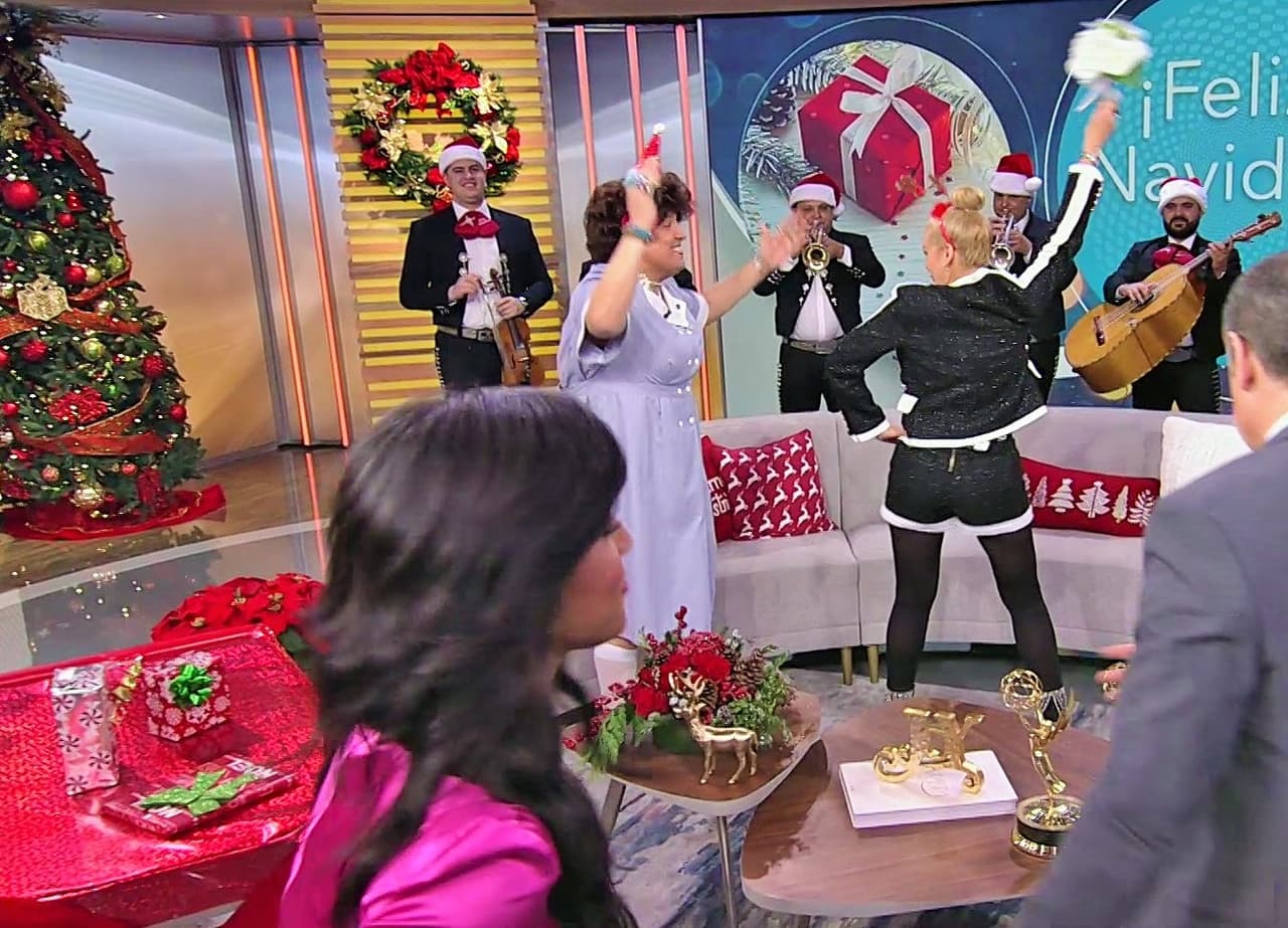 Malillany no se quedó con las ganas de aventar el ramo y elegir a quien también debería casarse.