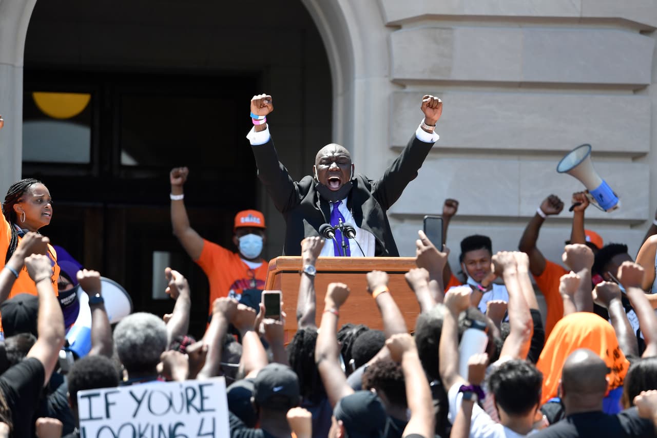 Un muerto y al menos un herido deja un tiroteo en medio de una protesta pacífica en Louisville por la muerte de Breonna Taylor