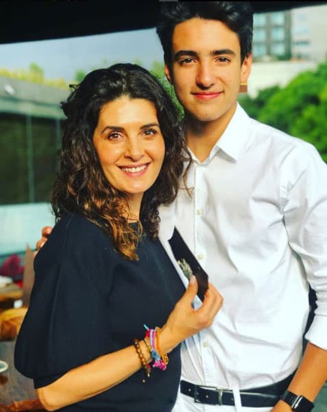 Su madre 
<b><a href="http://www.univision.com/temas/mayrin-villanueva">Mayrín Villanueva</a></b> siempre ha apoyado a sus hijos para cumplir sus sueños.