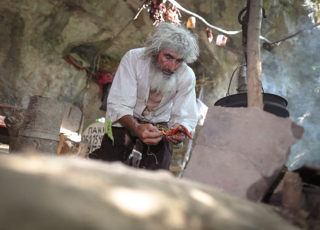 "Quiero recibir las tres dosis, incluida la adicional, llamo a todos los ciudadanos a vacunarse, cada uno de ellos", expresó.