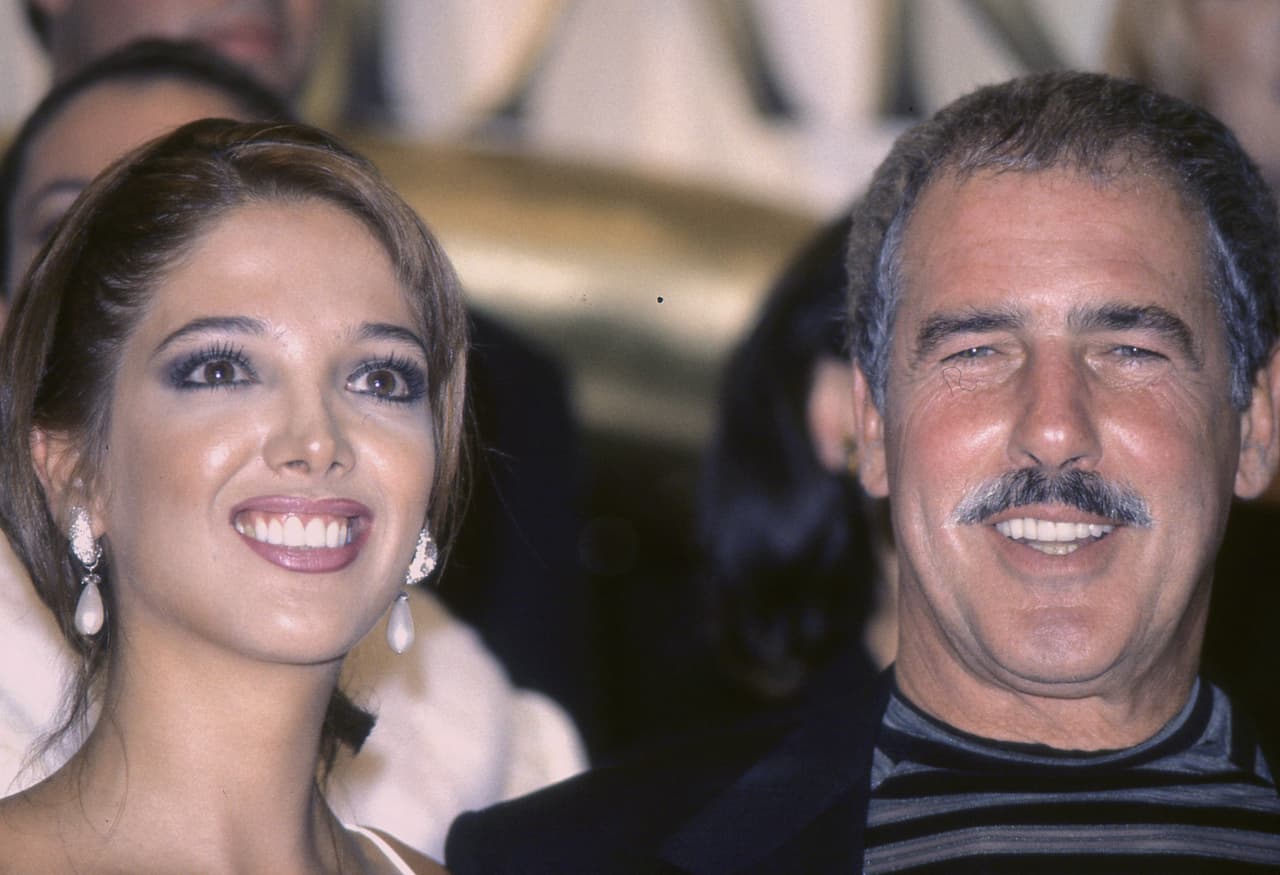 La productora negó la participación de Adela Noriega en la nueva versión de 'El privilegio de amar', pero adelantó 
<b><a href="https://www.univision.com/famosos/carla-estrada-le-pide-a-adela-noriega-que-le-conteste-el-telefono-para-el-remake-de-el-privilegio-de-amar-fotos" target="_blank">mayores detalles</a></b> acerca del elenco de la telenovela que ahora tendrá solamente entre 24 y 31 capítulos.