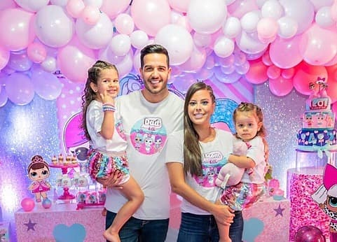 Yisus y su esposa Juliana Atehortua organizaron una colorida fiesta para celebrar la vida de sus dos hijas que quedó captada por el lente de Había una vez una foto.