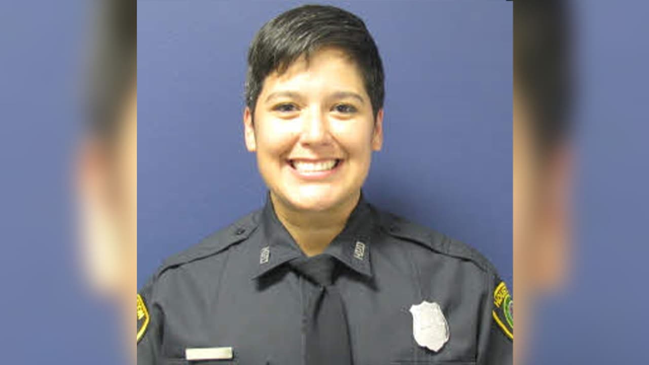 La oficial de la Policía de Houston 
<b><a href="https://www.univision.com/local/houston-kxln/muere-oficial-hispana-de-la-policia-de-houston-en-un-accidente">Gizelle Solorio,</a></b> de 32 años, chocó con un camión de carga y perdió la vida en la escena el 19 de diciembre. Se informó que Solorio estaba fuera de servicio en ese momento y conducía en contravía en un tramo de la autopista I-10, en Katy.