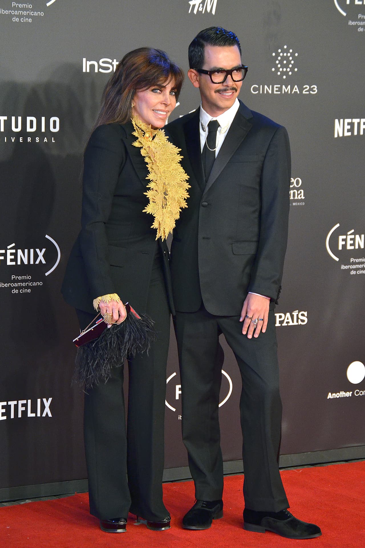 "Por supuesto que sí, cómo voy a dejar a mis millennials ahí abandonados, no, de ninguna manera, con Manolo siempre. Feliz, feliz de verdad y por supuesto agradecidísima con todo el mundo, con el público, con la prensa, con Dios por la oportunidad y por supuesto con Manolo siempre", dijo por aquellas fechas.
<br>