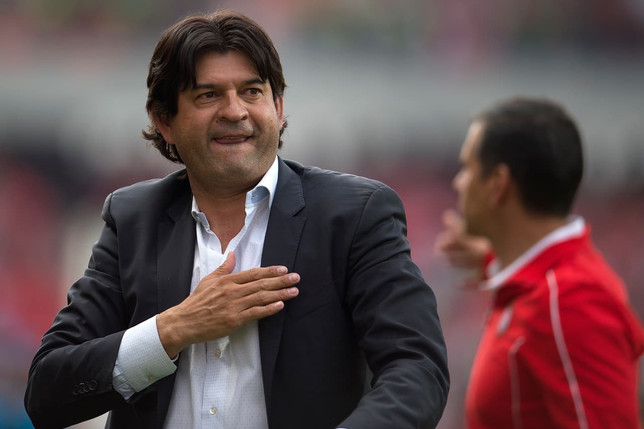 Fue confirmado como nuevo entrenador del Toluca, el equipo en el que había tocado la gloria como futbolista consiguiendo cuatro ligas mexicanas.