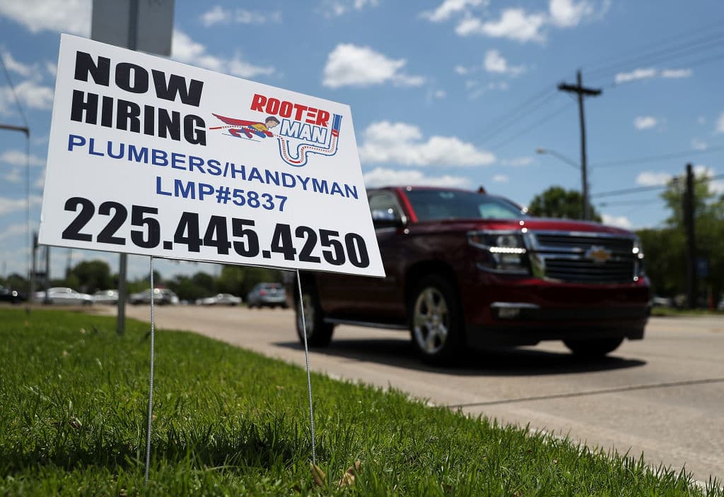 <b>En video: <b>Aumentan las estafas relacionadas con la búsqueda de empleo; te explicamos cómo identificarlas</b></b>
<br>
<br>Muchas personas recurren a las ofertas laborales que se ofrecen por internet con la esperanza de encontrar un mejor empleo. Hablamos con una representante del Buró de Mejores Negocios sobre las recomendaciones para evitar estafas.