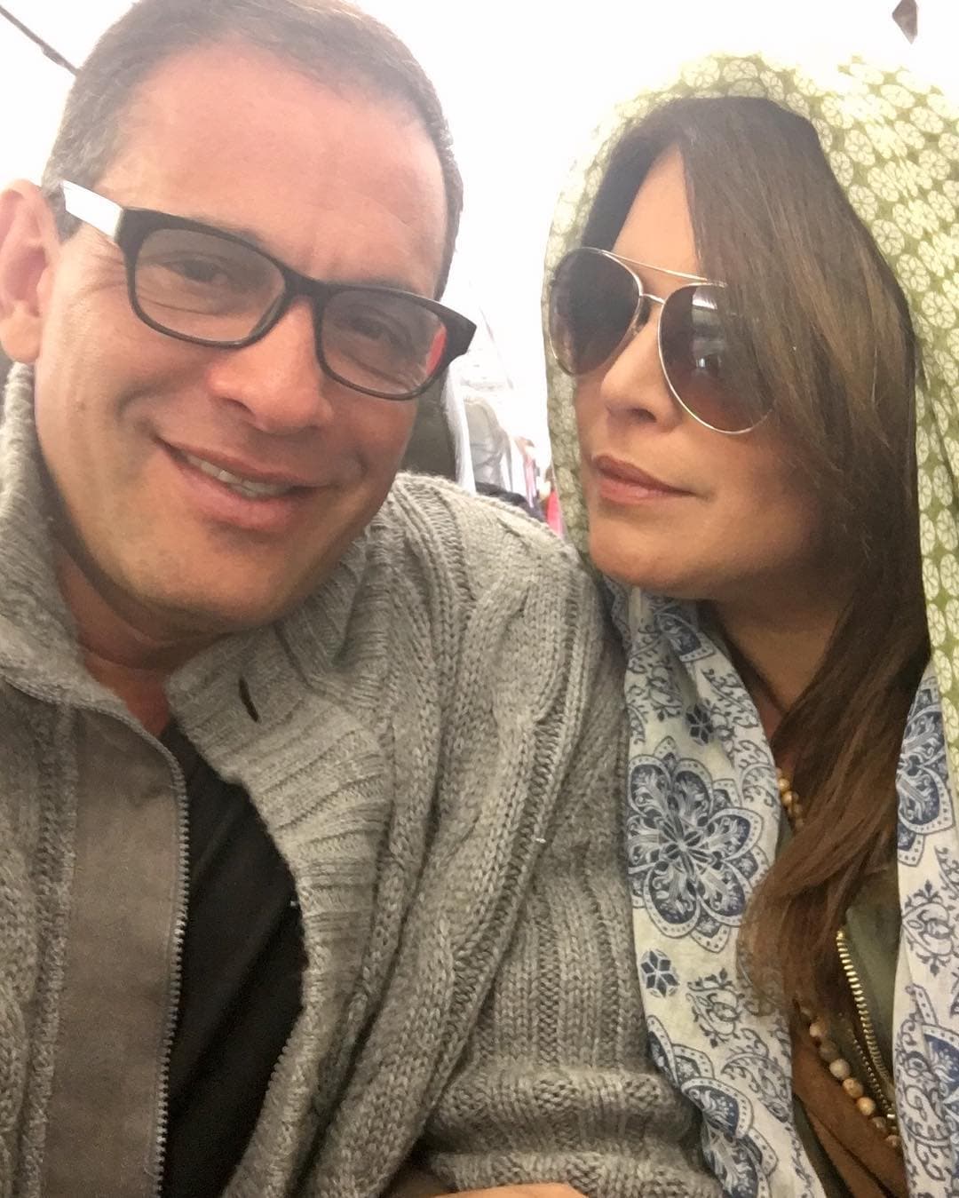 “Sufrimos como todos. Para nadie es secreto que 
<b><a href="https://www.univision.com/especiales/teleton-usa/olga-tanon-conmovio-a-todos-con-el-caso-de-su-hija-en-teleton-usa-video">nuestra hija Gabriella, tiene una condición de salud</a></b> por la que hemos tenido que luchar mucho; hemos sufrido los cambios de la industria, la muerte de nuestros padres… Hemos vivido de todo, juntos”, expresó.