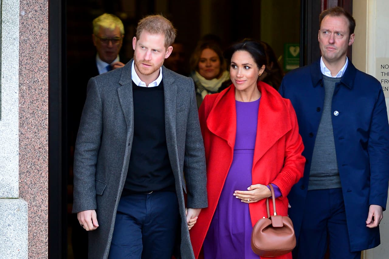 Todo parece indicar que el príncipe Harry y Meghan Markle 
<b>seguirán <a href="https://www.univision.com/entretenimiento/el-principe-harry-lo-hizo-de-nuevo-omite-tradicion-real-por-meghan-markle-fotos" target="_blank">rompiendo tradiciones.</a></b> Ahora se informa que la pareja sería la primera en la monarquía británica que no contará con una niñera.