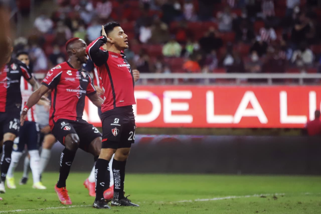 A los 28', Atlas se fue adelante con un penalti tirado a lo Panenka.
