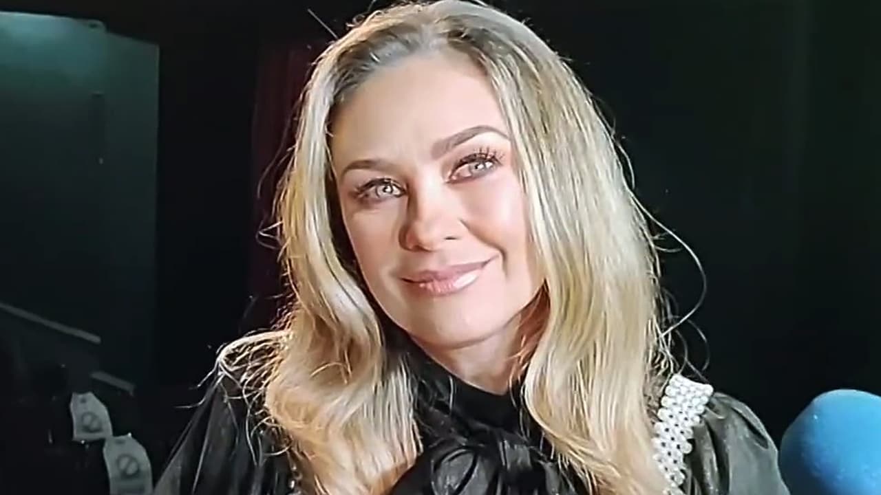 Aracely Arámbula cuenta lo difícil que es dejar a sus hijos para salir de gira teatral con Mauricio Ochmann