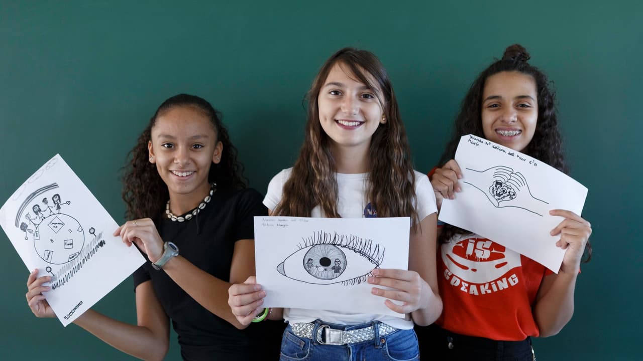 "Con mi dibujo quiero decir a toda la gente que el fútbol une a todos por igual. Todos tenemos que formar un equipo para ganar o saber perder", aseguró Patricia de España.