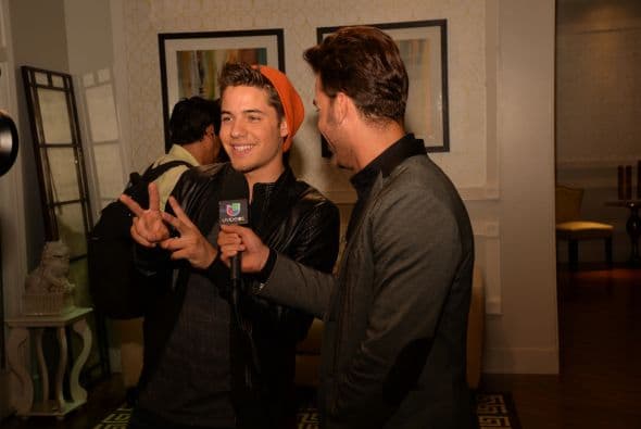 "Voltea Pa' Que Te Enamores" comenzó las grabaciones con el tradicional claquetazo. Esta nueva telenovela contará con las actuaciones de Pedro Moreno, María Elena Dávila, Cristina Bernal, Frances Ondiviela, Cecilia Gabriel, Harry Geithner, Fernando Carrera, Roberto Matheus, Victor Cámara, Lupita Ferrer, Eduardo Serrano, William Valdez, Nastasha Dominguez, Maite Embil, Adrian Di Monti, Mariet Rodriguez, Mijail Mulkay, Ariel López Padilla, Mauricio Mejías, y Alfredo Huereca.