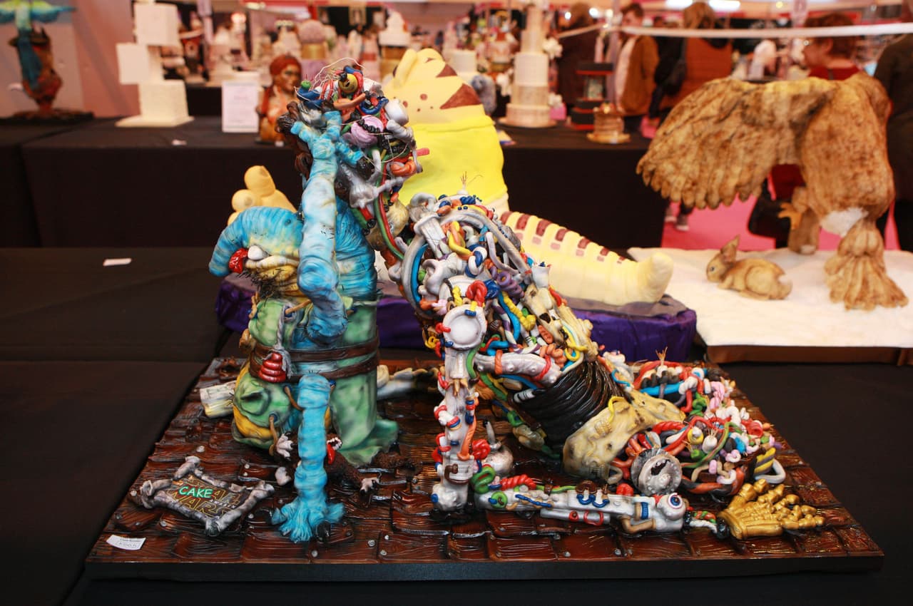 La competencia de pasteles mundial, Cake International, exhibió pasteles que llevan la decoración culinaria a lugares inesperados, con repostería en forma de personajes de películas, pájaros, perros y hasta un bebé. El show se llevará a cabo del 17 al 19 de marzo en Birmingham, Inglaterra.