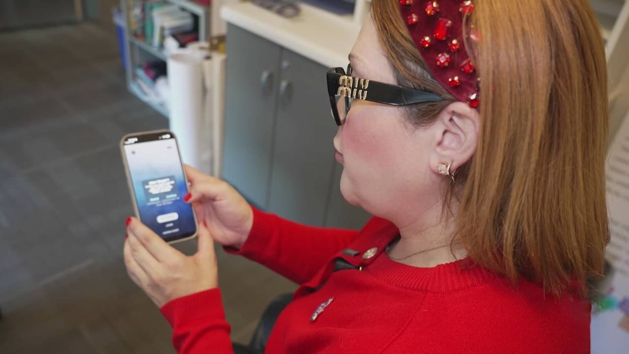 Lanzan una app que alerta a la comunidad cuando un ser querido es detenido por ICE: así funciona