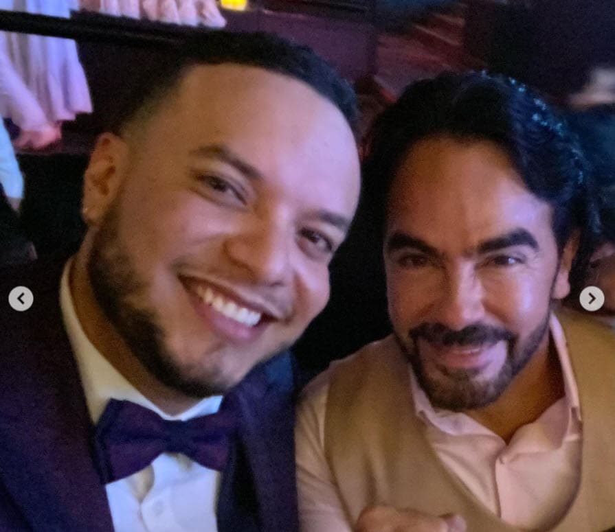 También se tomó fotos con algunas leyendas del boxeo como Óscar de la Hoya y Julio César Chávez.
<br>