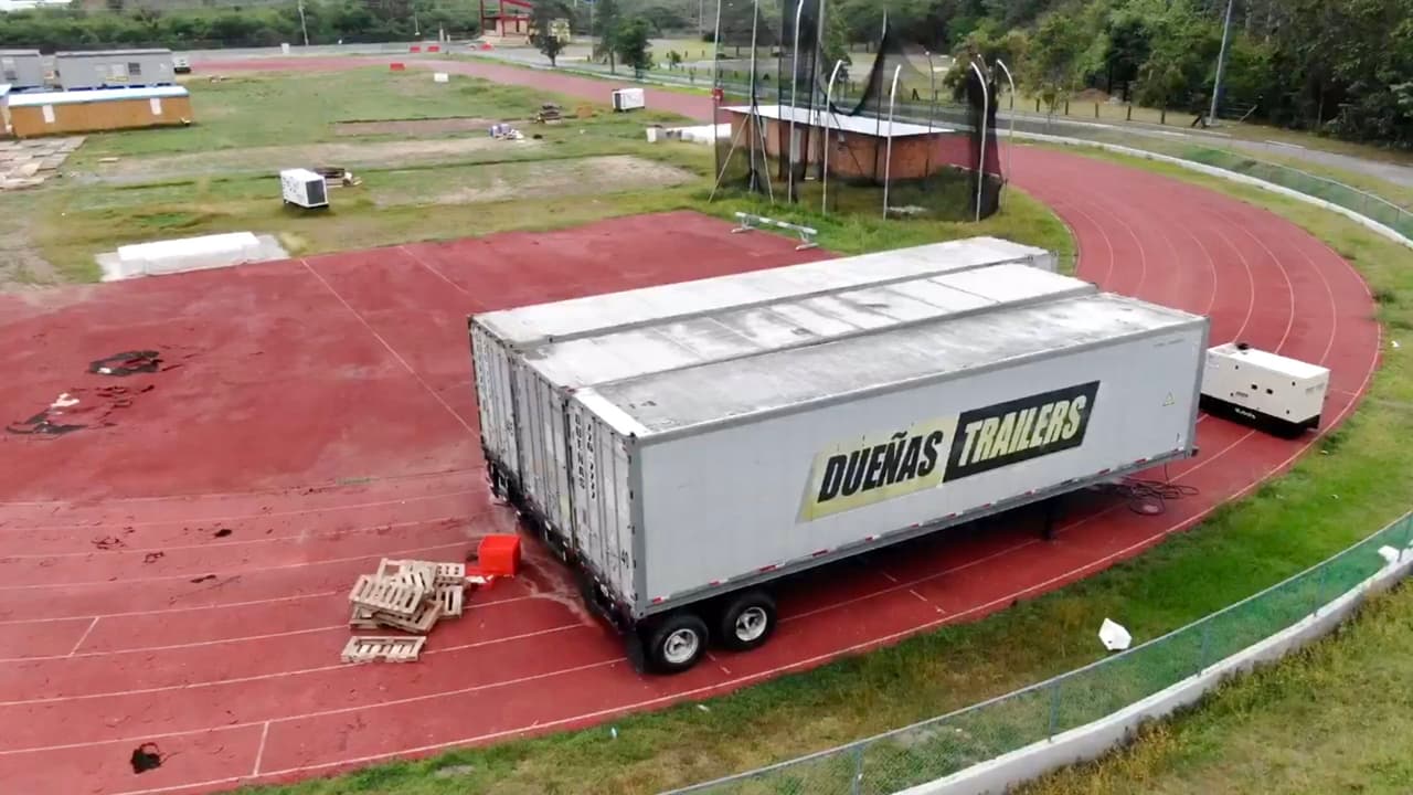 El 18 de enero a través de 
<a href="https://www.univision.com/local/puerto-rico-wlii/el-leon-fiscalizador-explica-como-encontro-los-suministros-en-un-almacen-en-ponce">una transmisión en vivo realizada por un ciudadano</a> se descubrió la existencia de 
<a href="https://www.univision.com/local/puerto-rico-wlii/denuncian-hallazgo-de-suministros-que-nunca-fueron-entregados-tras-maria">un almacén lleno de suministros en la Guancha en Ponce</a>. Tras el hallazgo la gobernadora despidió varios miembros de su gabinete, mientras que los ciudadanos exigieron la renuncia de la ejecutiva. Posteriormente se ha reportado el 
<a href="https://www.univision.com/local/puerto-rico-wlii/investigan-hallazgo-de-vagones-con-alimentos-danados-en-penuelas">hallazgo de vagones</a> y más almacenes en otros pueblos.