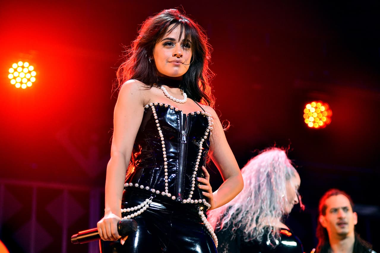 Camila Cabello es reconocida en la industria musical por fusionar melodías latinas con el inglés, luego de lanzar su tercer álbum 'Familia’, empezó una nueva etapa para la artista, ahora siendo la imagen de 'Bombshell’.