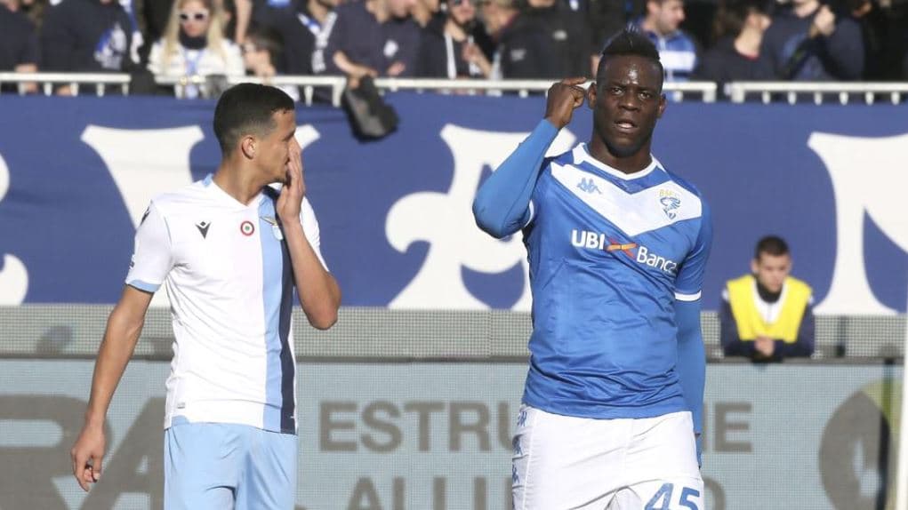 Lazio rechaza actos racistas contra Mario Balotelli


