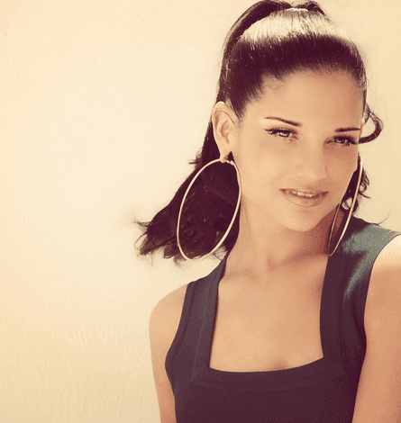 Natalia es una fanática de los aretes y accesorios grandes, y con su largo cuello le lucen muchísimo.