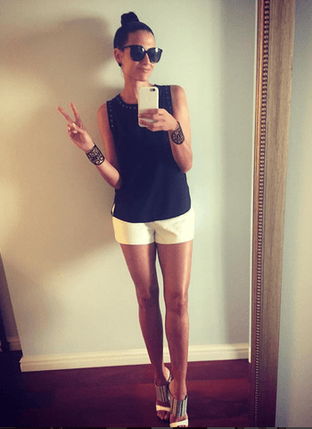 Incluso con ropa muy cómoda no deja de verse muy sofisticada y guapa.