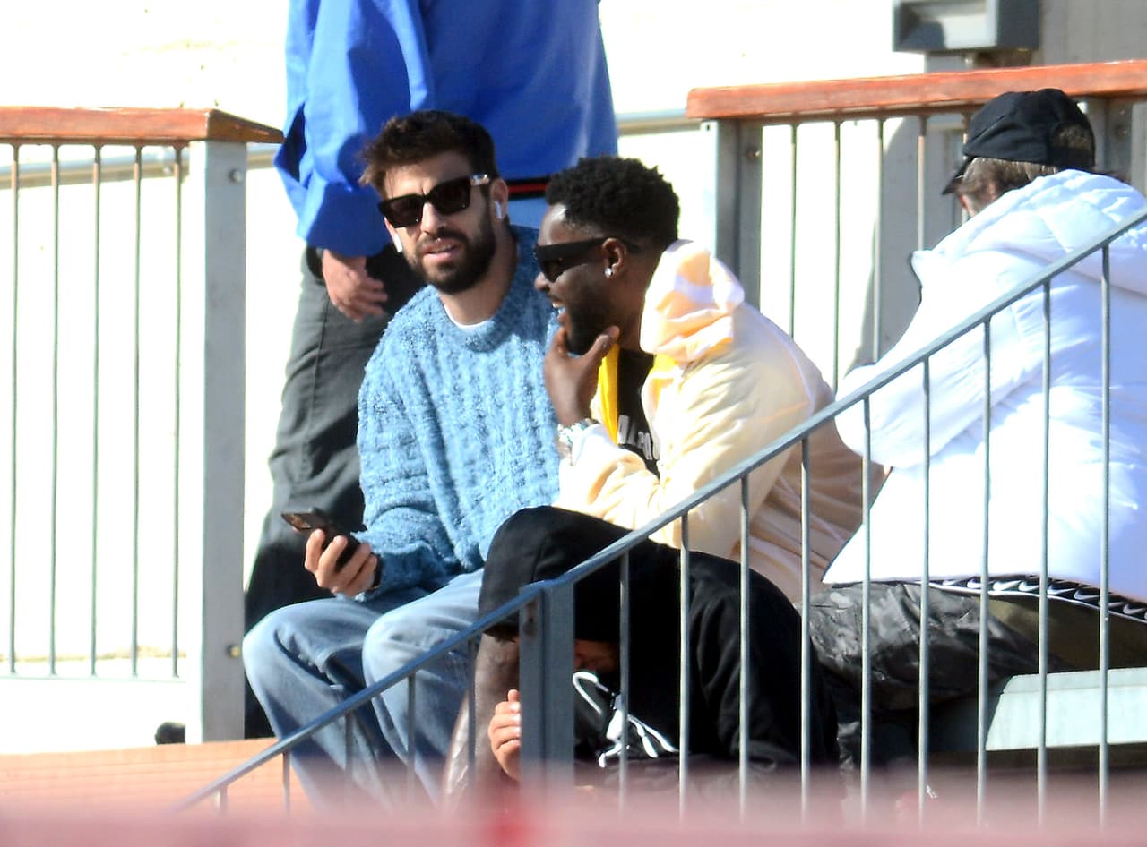 Mientras que Piqué se quedó en otro de las gradas. 
<br>