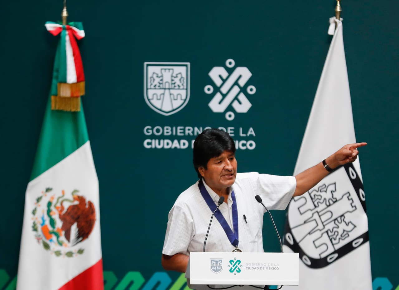 "Hermanas y hermanos, parto rumbo a México, agradecido por el desprendimiento del gobierno de ese pueblo hermano que nos brindó asilo para cuidar nuestra vida", escribió 
<a href="https://www.univision.com/temas/evo-morales">Evo Morales.</a> El exmandatario no ha sido el único. México se distingue, como otros países de América Latina, por una gran tradición de acogida y asilo político desde hace más de un siglo.