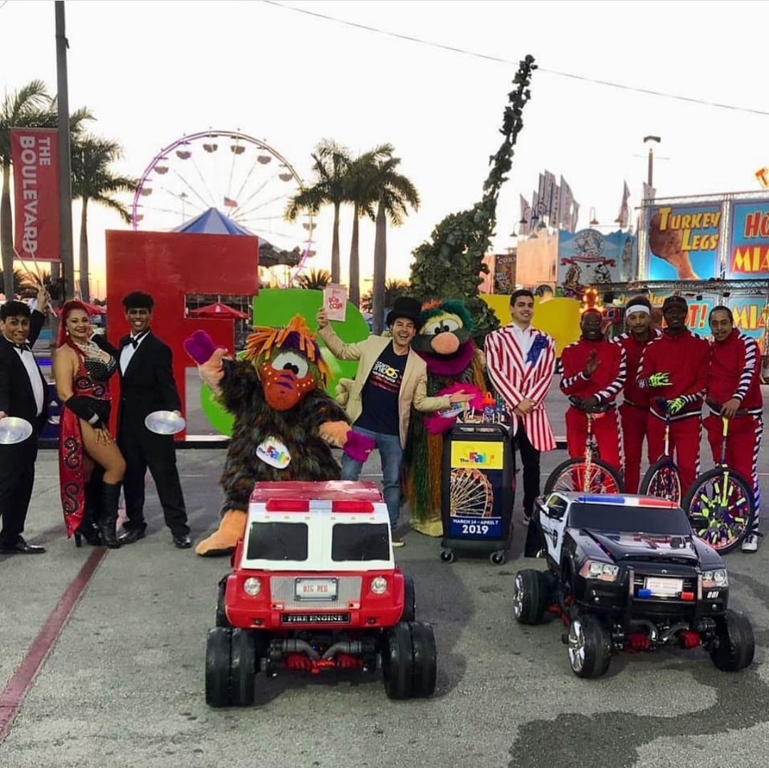 Con motivo del inicio de vacaciones de primavera, Carlos Calderón mostró al público las atracciones de la Feria de la juventud, la cual abrió sus puertas el 14 de marzo.