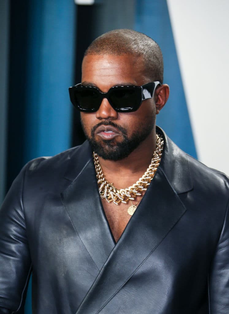 Kanye West ha enfrentado en varias ocasiones señalamientos de supuestas infidelidades que ha negado. En 2014, se le vinculó con la modelo Gabriella Amore, cuando
<b><a href="https://www.univision.com/entretenimiento/chismes/kim-kardashian-y-kanye-west-estan-comprometidos" target="_blank"> ya estaba comprometido con Kim Kardashian. </a></b>
<br>