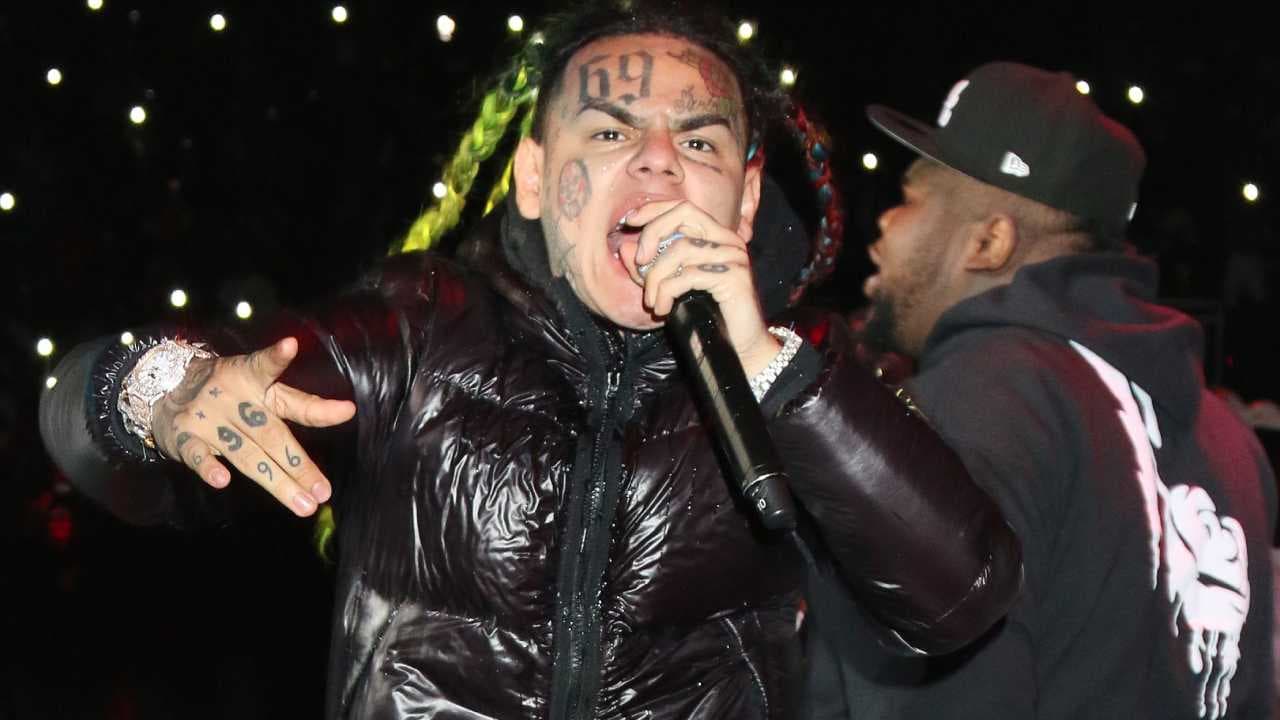 Tekashi 6ix9ine habría sido arrestado tras presentarse voluntariamente