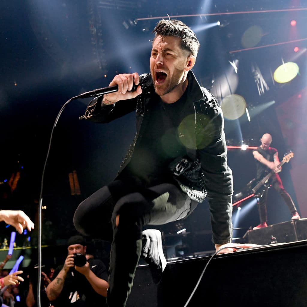 A sus 46 años no sólo es reconocido por su trabajo como músico, también es modelo, actor, escritor, diseñador; adicionalmente es un ferviente promotor del veganismo. ¡Comparando las fotos no parece que estemos hablando de la misma persona!