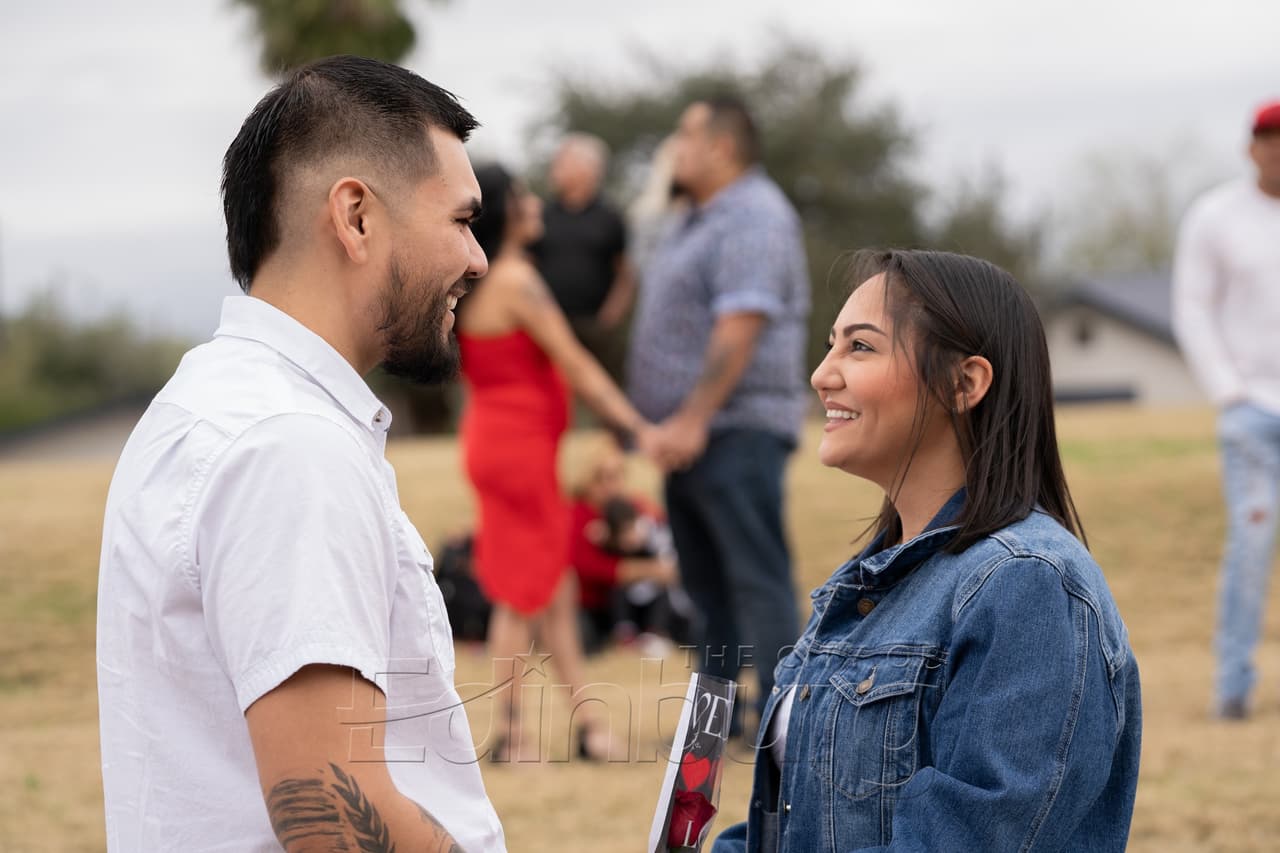 “Queríamos esperar hasta el otro año, pero supongo que no pudimos esperar”, dijo su novio, Michael Rosa.