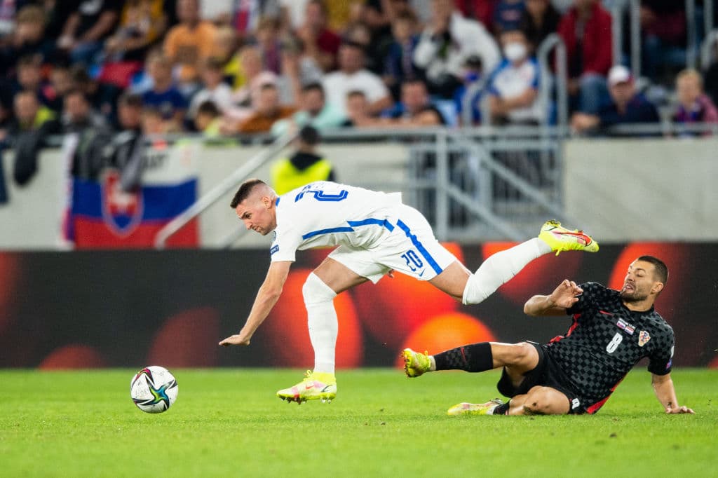 Marcelo Brosovi´c se pone la capa de héroe y con su gol al minuto 86, Croacia vence 0-1 a Montenegro.