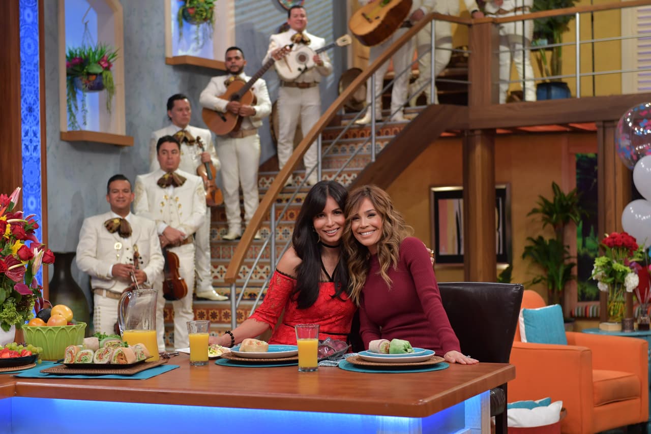 La mesa está servida, Giselle Blondet y Karla Martínez te dan la bienvenida a la casa más feliz de la televisión.