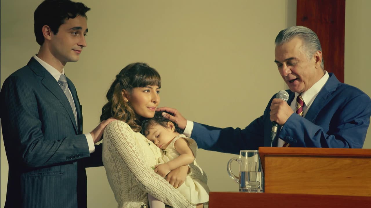 Leticia y Oswaldo batuzaron a su hija con el nombre de 
<b>Zoe</b>.