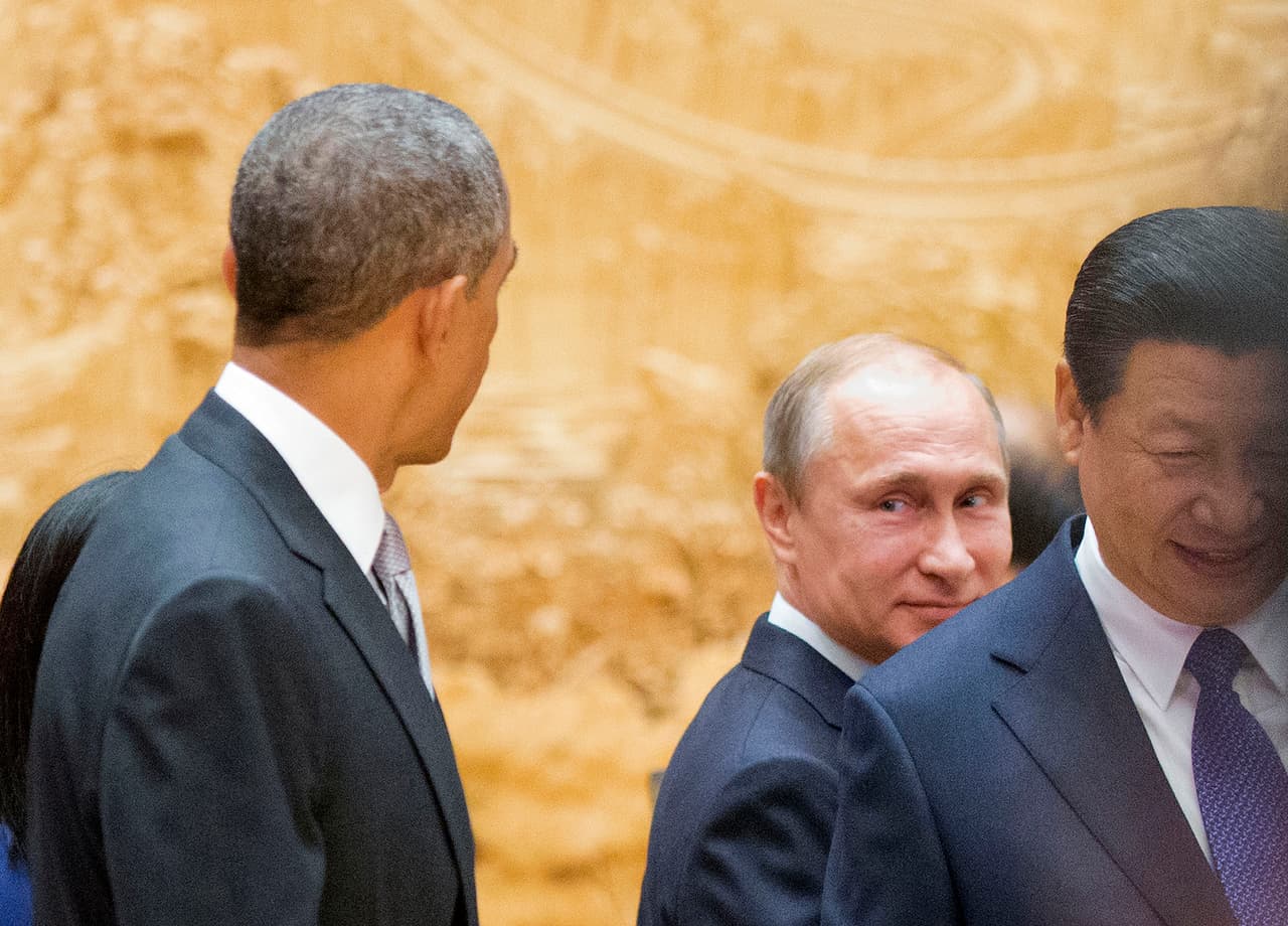 Otro de los breves encuentros entre Barack Obama y Vladimir Putin durante la cumbre APEC de China. 11 de noviembre de 2014.