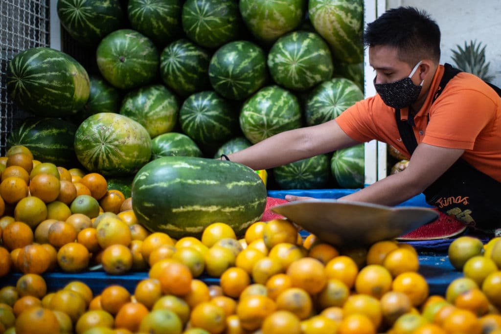 <a href="https://www.univision.com/temas/mexico-city">México</a> tiene uno de los peores registros entre los países analizados en materia de desigualdad en los salarios. En 2019, 
<b>quienes más ganaban recibieron el 58.5%</b> de la riqueza del país. En cambio, el 50% más pobre, apenas el 8.5%, una diferencia de 42%.