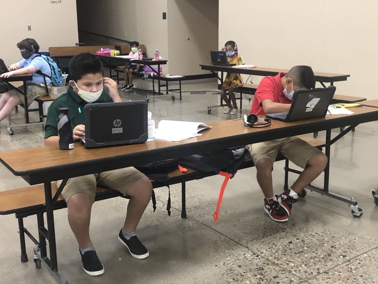 Las sanciones que están dictando estas cortes escolares son económicas y pueden llegar hasta los $500 dólares.