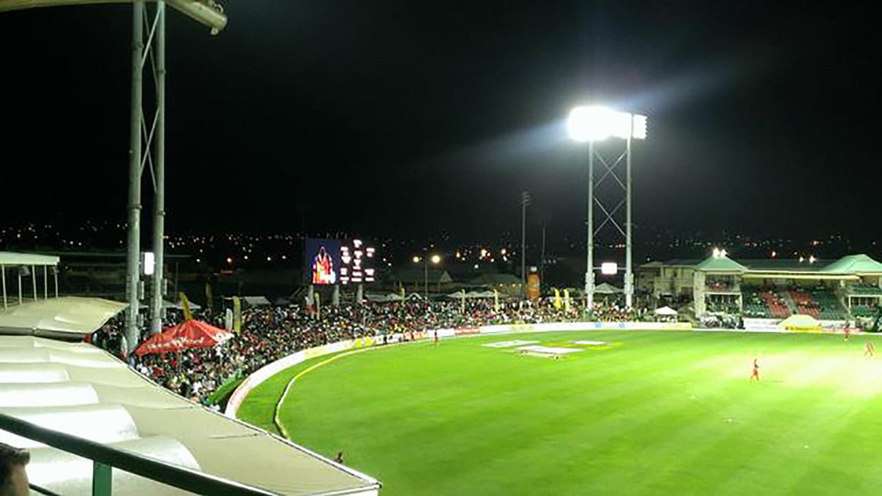 El Complejo Deportivo Parque Warner, en las islas caribeñas de San Cristóbal y Nieves, tiene capacidad para 8,000 espectadores. Taiwán también financió este proyecto.