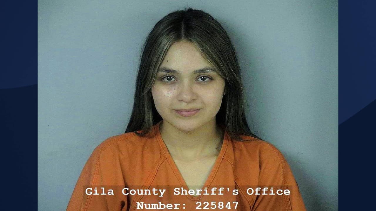 Las pastillas fueron encontradas dentro de una lonchera escondida en el vehículo. La droga incautada por las autoridades tiene un valor de$1.5 millones en el mercado negro. Ahora la mujer de 21 años se encuentra presa en la cárcel del condado Gila en Payson y enfrenta varios delitos graves. 
<br>
