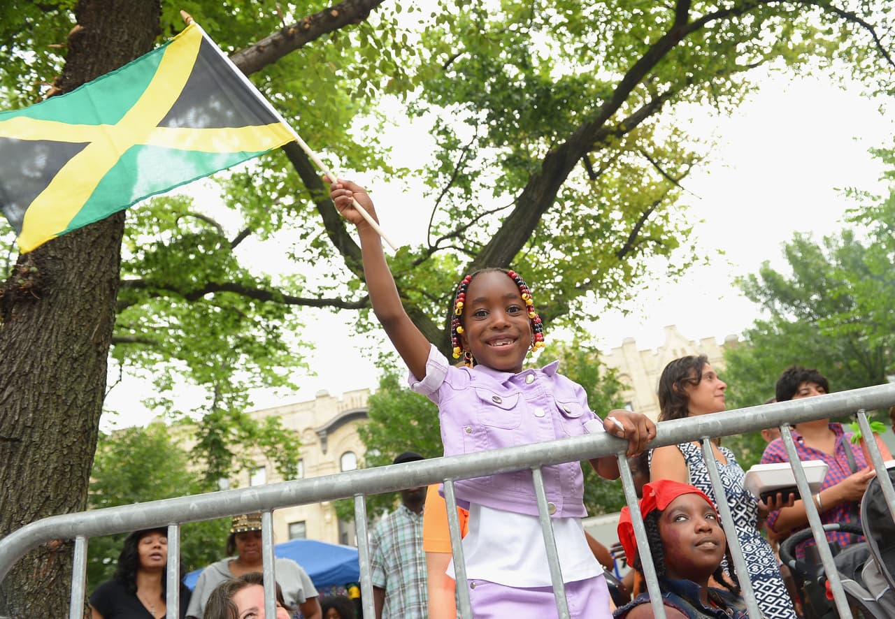 <b>En 2017, después de más de tres décadas de comenzar a las 4 a.m. y terminar al amanecer, el desfile cambió su horario al día, </b>arrancando alrededor de las 6 a.m. Según la Policía de Nueva York, fue parte de un esfuerzo para prevenir la violencia que ha plagado el festival durante años.