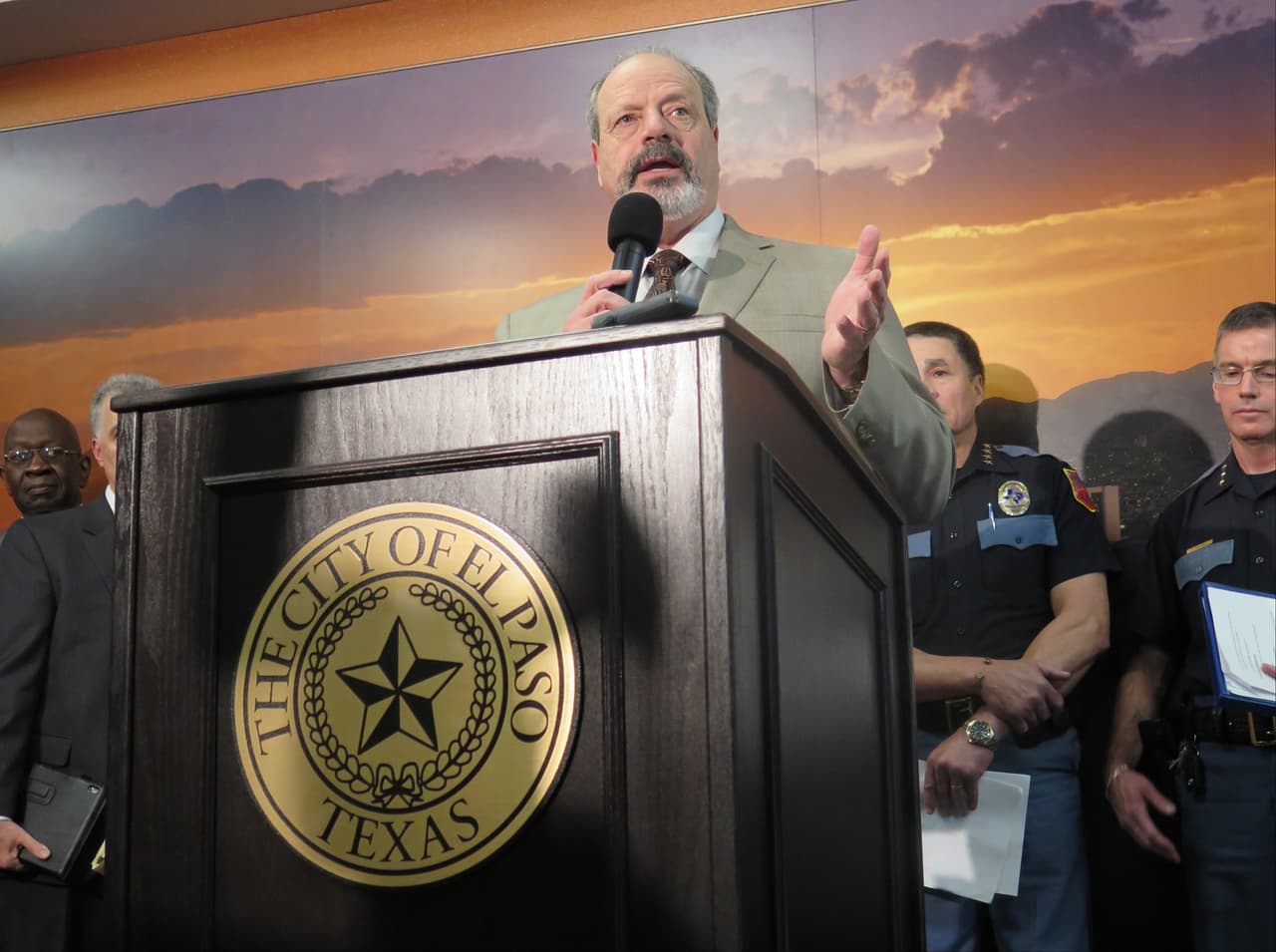 Óscar Leeser, alcalde de El Paso, Texas.