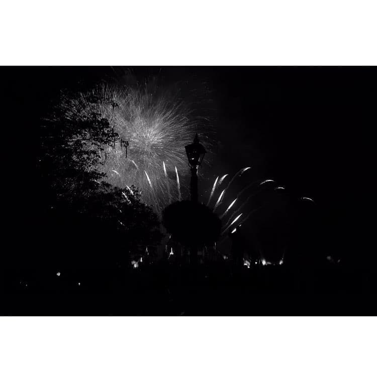 Brooklyn tomó algunas fotos de los fuegos artificiales.