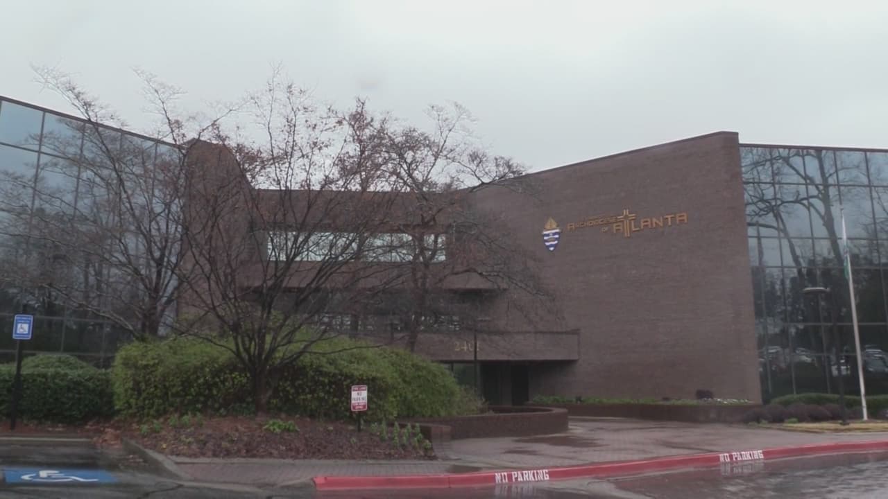 El coronavirus provoca cambios en la comunión en las iglesias católicas de Georgia