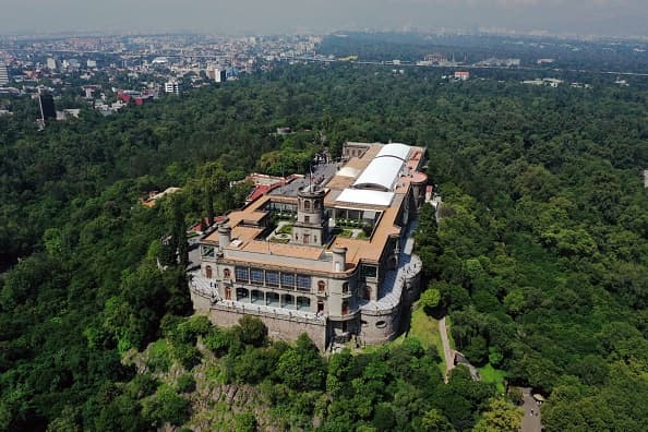 <b>El Bosque de Chapultepec, en la Ciudad de México</b>, fue galardonado con el oro en la categoría de Mejor Parque Urbano del Mundo por la organización World Urban Parks.
<br>El premio reconoce la calidad de los parques, las habilidades de las personas que los administran y el valor que aportan a las ciudades a las que pertenecen.
<br>