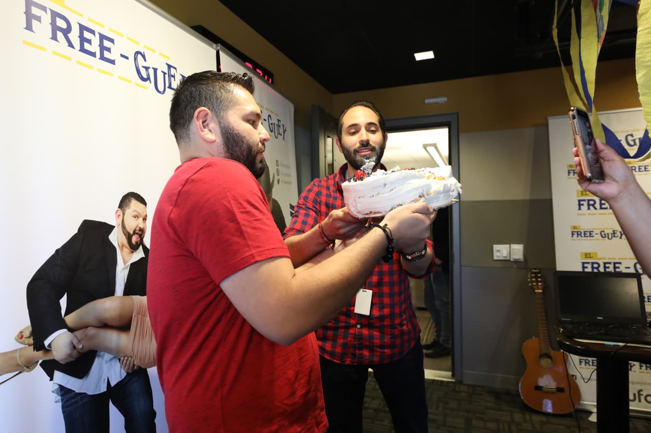 ¿Otra mordida
<b>Compa Ivan</b>?