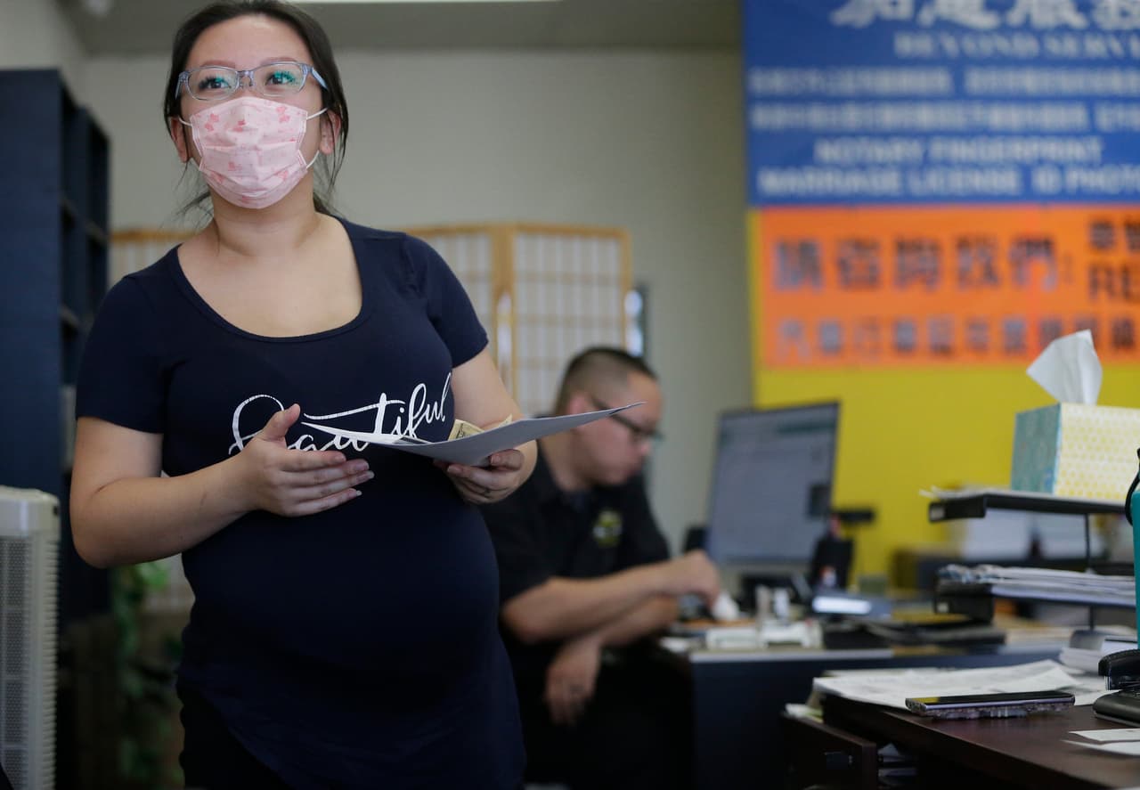 Sin embargo, los cubrebocas regulares no pueden prevenir el contagio de coronavirus. Han sido diseñados para solamente proteger en contra de la polución y algunos agentes patógenos.