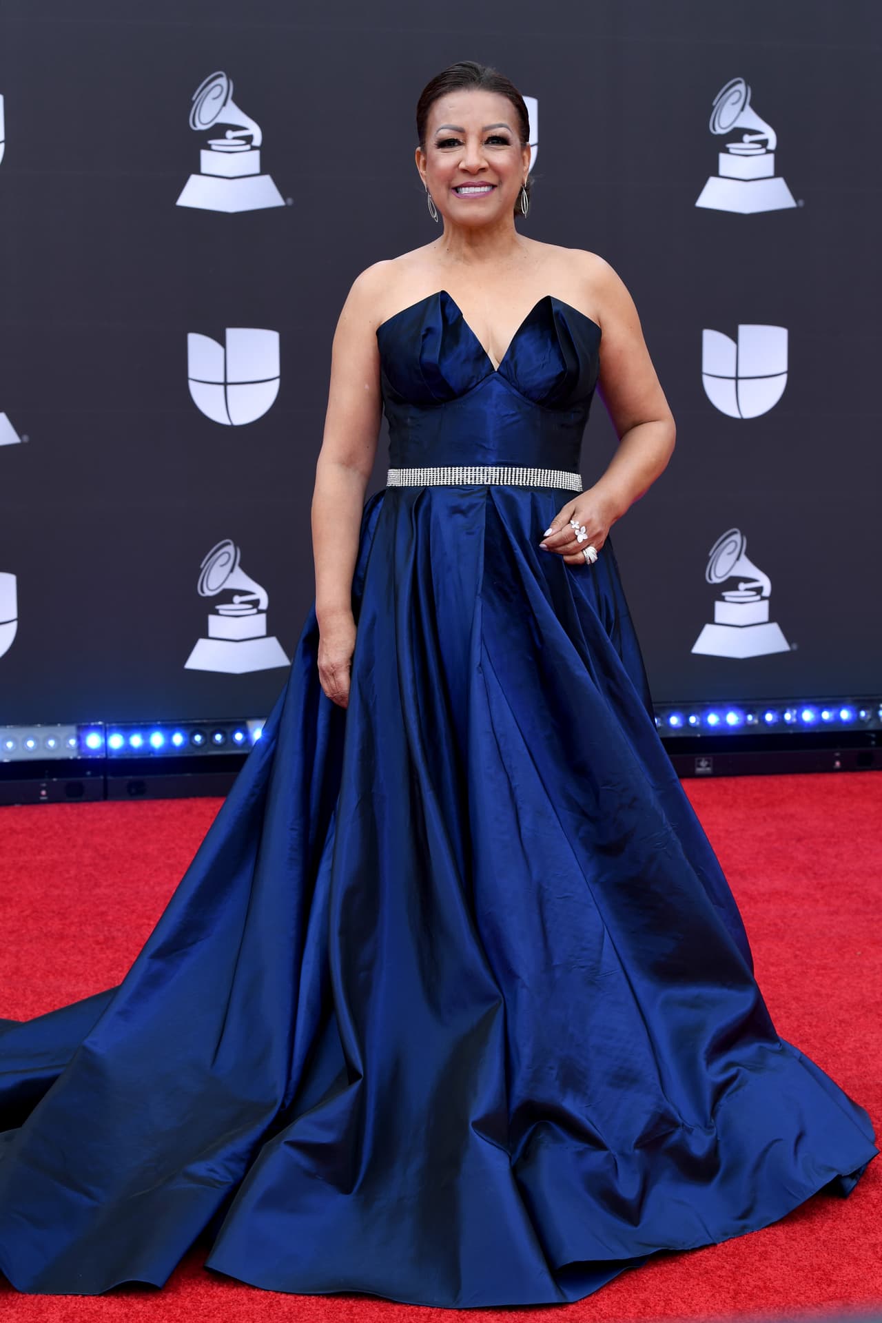 A la Noche Más Importante de la Música Latina no podía faltar "La Reina del Merengue" para quien el estilista dominicano Reading Pantaleón seleccionó este vestido de Michelle Reynoso.