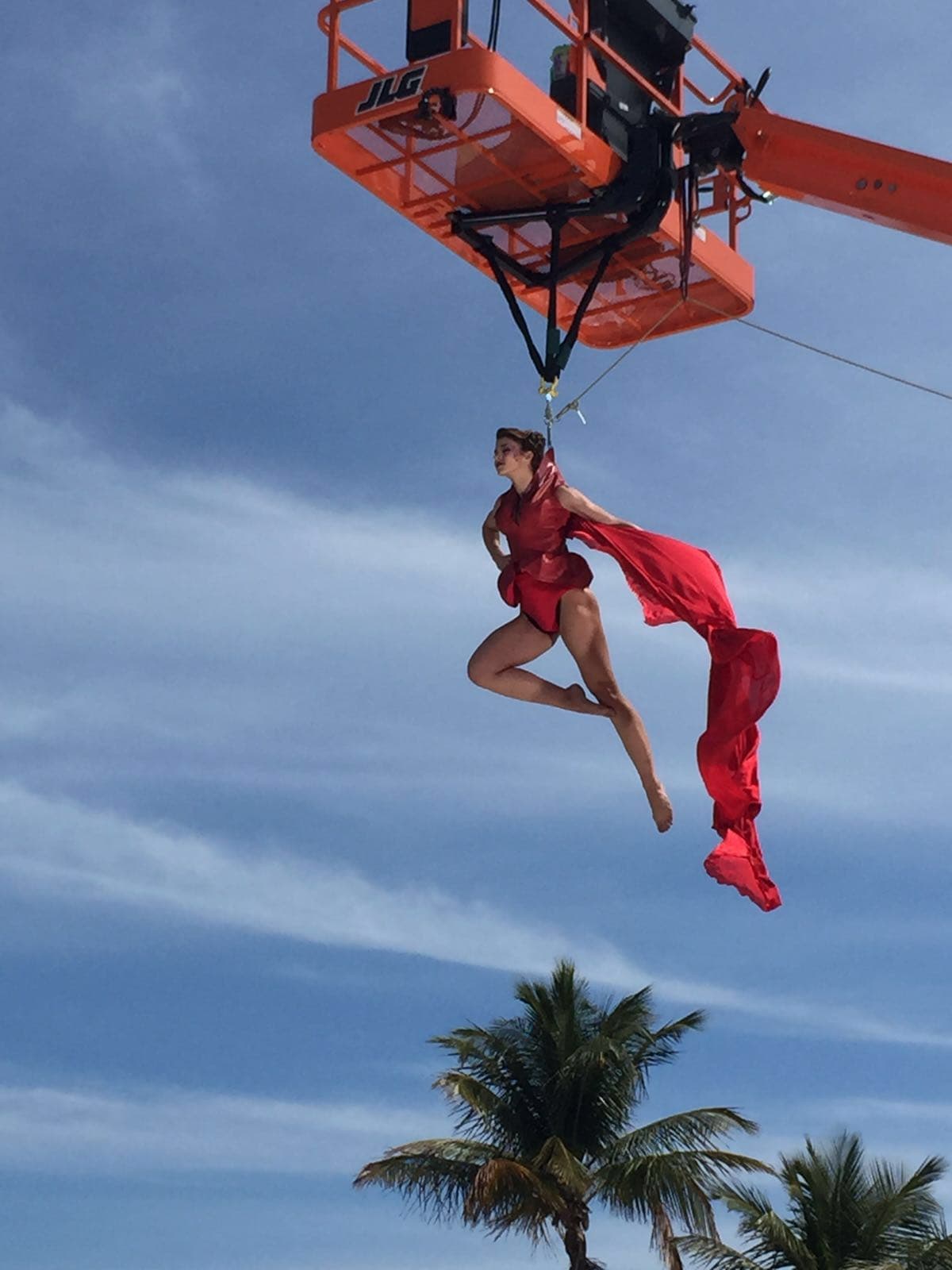 Disfruta las mejores fotos detrás de cámara del difícil reto que enfrentaron las bellas a 20 pies de altura.