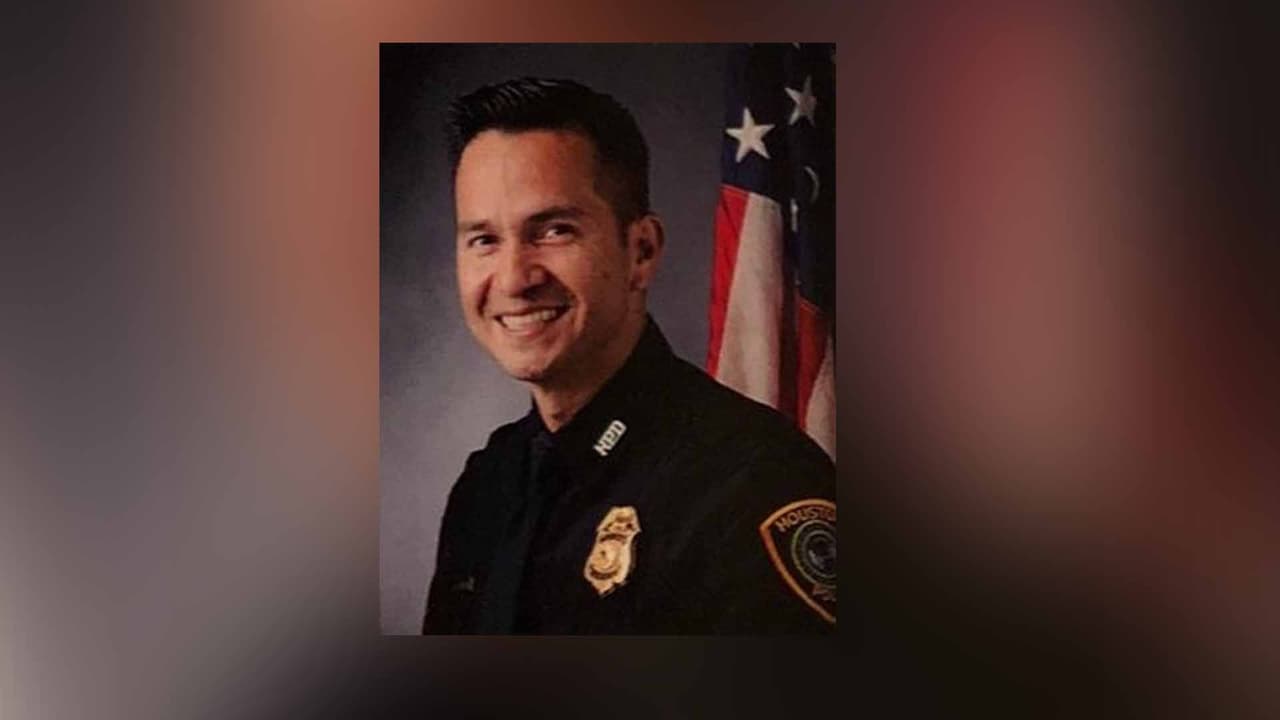 El reconocimiento al Oficial en Uniforme fue entregado al sargento Rene Ledesma por su heroísmo y su compasión por la comunidad que atiende.