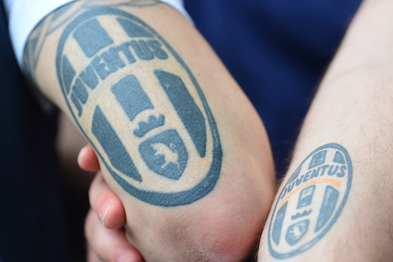 Los fanáticos en el mundo quisieron rendir un homenaje a sus países, equipos o jugadores favoritos por medio de tatuajes. Algunos más grandes y coloridos, con rostros de las figuras y escudos representativos son una muestra del cariño que alrededor del mundo expresan los hinchas del fútbol.